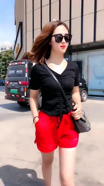 官方网红小姐姐穿衣搭配,潮流与舒适的完美融合