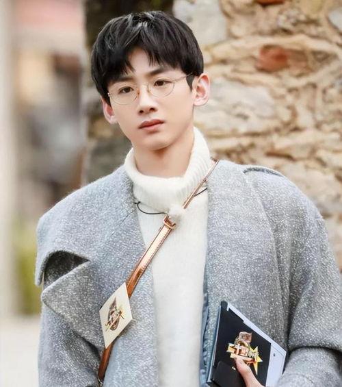 娱乐圈吃瓜白敬亭宋轶,甜蜜互动引热议